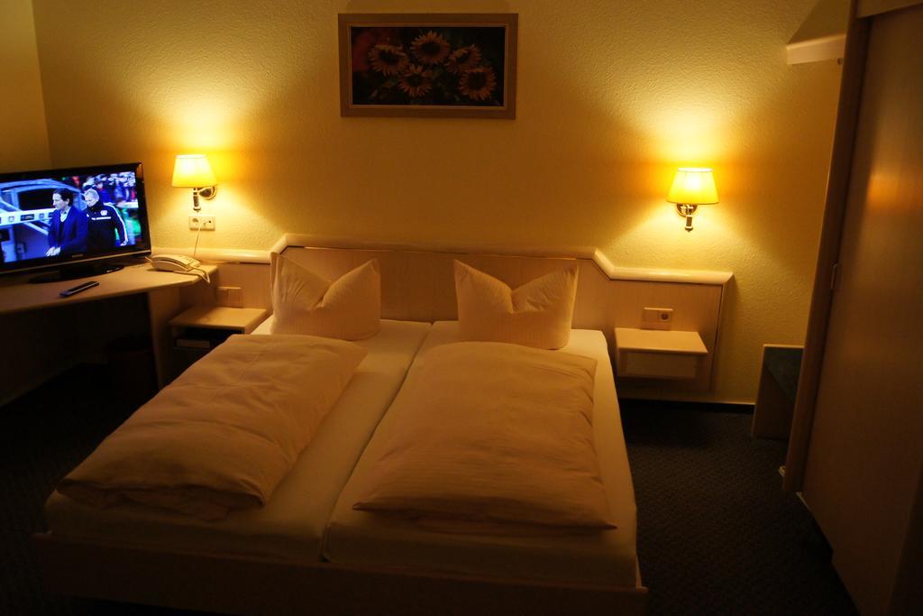 Hotel "Drei Rosen" Ohg Regina & Hans - Peter Fassbinder Leinefelde-Worbis Dış mekan fotoğraf