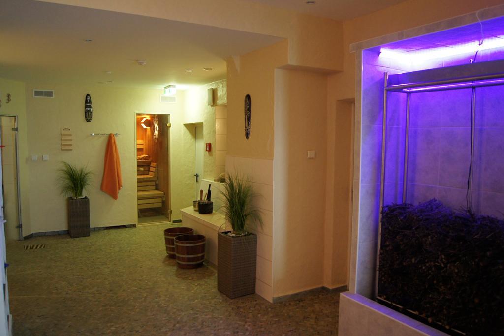 Hotel "Drei Rosen" Ohg Regina & Hans - Peter Fassbinder Leinefelde-Worbis Dış mekan fotoğraf