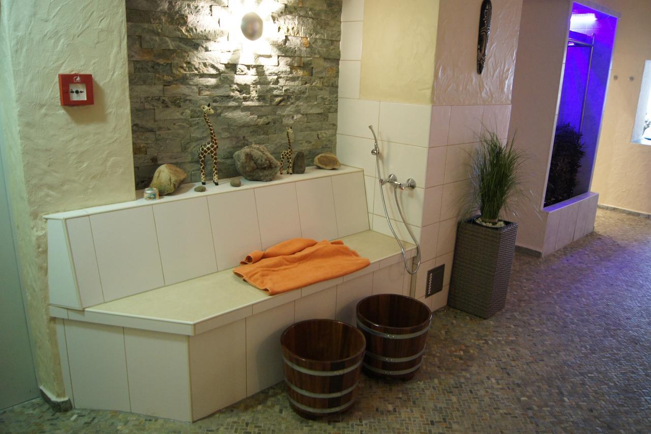 Hotel "Drei Rosen" Ohg Regina & Hans - Peter Fassbinder Leinefelde-Worbis Dış mekan fotoğraf